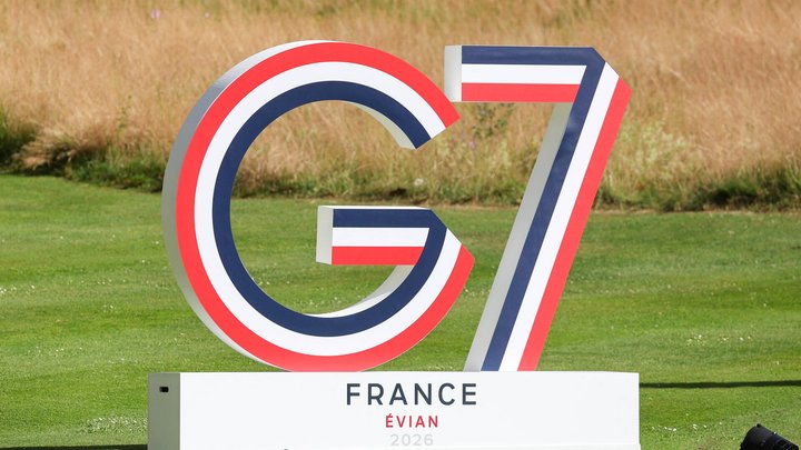 Der G7-Gipfel tagt in der Gemeinde. Unter den Anwesenden sind US-Präsident Donald Trump, Frankreichs Präsident Emmanuel Macron und Italiens Ministerpräsidentin Giorgia Meloni.