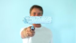 Die Pinselrenovation kommt erst am Schluss: Sanierungensprojekte drehen sich vor allem um Leitungen, Haustechnik und Energiefragen.