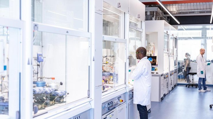 Forschungslabor von Novartis in Basel: Der Pharmakonzern ist an der Börse unter Druck geraten.