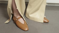 KLASSIKER Der Slipper Stella ist das kleine Schwarze unter den Schuhen: elegant und vielseitig. 