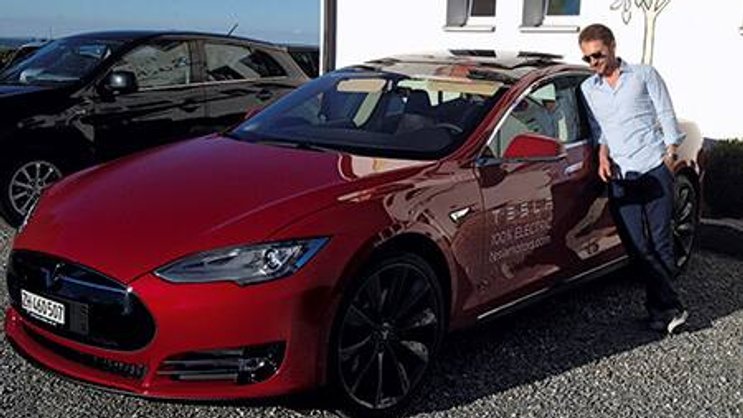 Schnittiges Spassmobil für Pioniere: Tesla Model S, gefahren von unserem Autor.