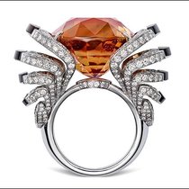 Schmuckes aus der neuen Cartier-Kollektion: Ring mit braunem Turmalin von 33,42 Karat und Brillanten.