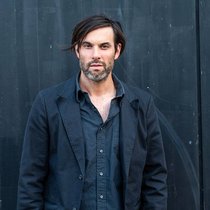 Family Business: Max Simonischek (42) trat als Theater- und Filmschauspieler in die Fussstapfen seiner Eltern. Einer seiner Erfolge ist die Hauptrolle im Biopic «Zwingli».