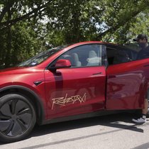 Robotaxi von Tesla in Austin Texas: Die autonom fahrenden Wagen fahren offenbar noch nicht fehlerfrei.