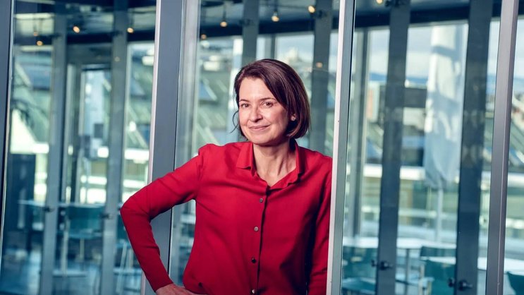 Exorbitante Steuern, fehlende Fachkräfte, bürokratische Behörden und ein Flughafen ohne interkontinentale Anbindung: Deshalb ist SGS von Genf nach Zug umgezogen – nicht wegen des Arbeitsweges von CEO Géraldine Picaud.