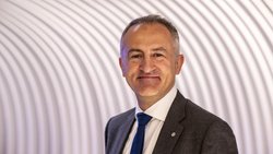 Im Juni hat er den CEO-Posten beim E-Auto-Hersteller Lucid Motors übernommen. Das US-Unternehmen ist offenbar auf Schlingerkurs. 