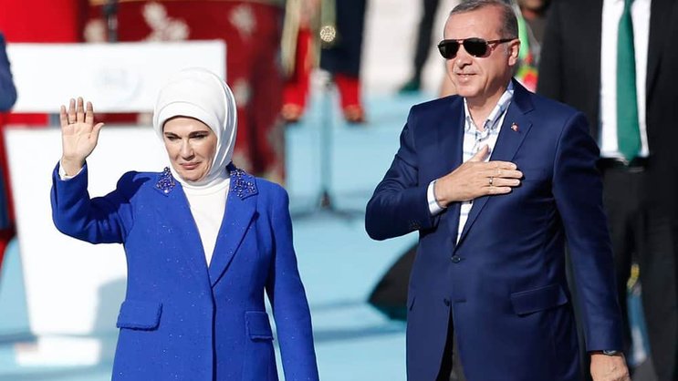 Präsidentenpaar: Emine Erdogan trägt meist einen züchtigen langen Mantel. Keystone