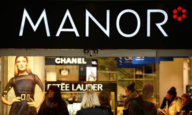 manor-lage-bahnhofstrasse-zuerich-warenhaus-schaufenster-chanel-estee-lauder.jpg