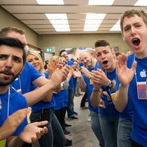 Eröffnung des Apple-Geschäfts in Basel 2014: Schweizer sind Kunden erster Stunde.  Keystone