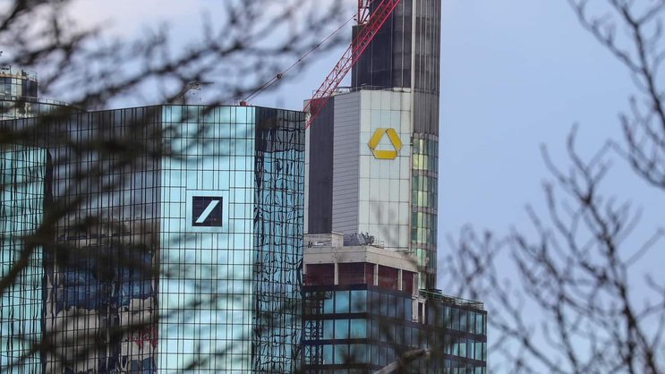 Deutsche Bank und Commerzbank in Frankfurt: Keine Fusion der deutschen Grossbanken.