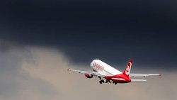 Air Berlin: Bislang haben vor allem Langstreckenpassagiere Probleme.  Keystone