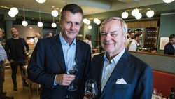 Philipp Hildebrand (l.) und die Italianità: Seit 2017 gehört dem ehemaligen Chef der SNB und heutigen Vize von Blackrock ein Weingut in der Toskana, seit letztem Jahr ist Rudi Bindella mit an Bord.