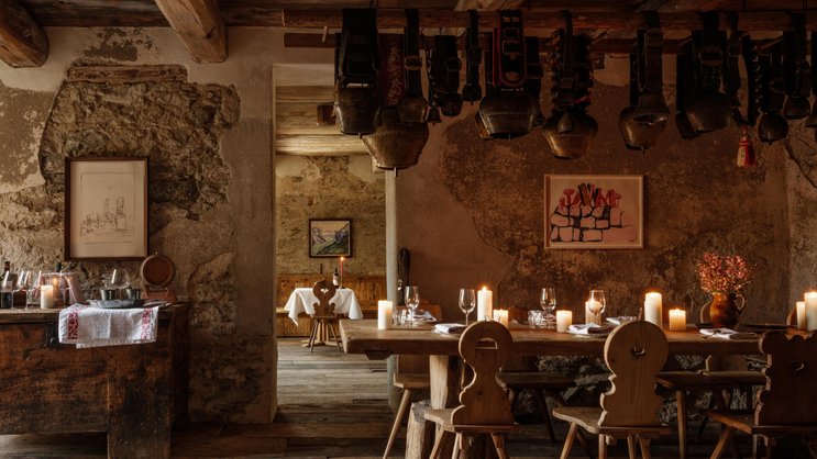 Im Restaurant der Chesa Marchetta trifft Gast auf Dorfbewohner, Kunst auf Lokalhandwerk. Zum Essen gibts Trüffelgnocchi.