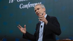 In seinem neuen Buch «Free Global Cities» lässt der Unternehmer Christian Kälin Prominente zu seiner Vision Stellung nehmen.