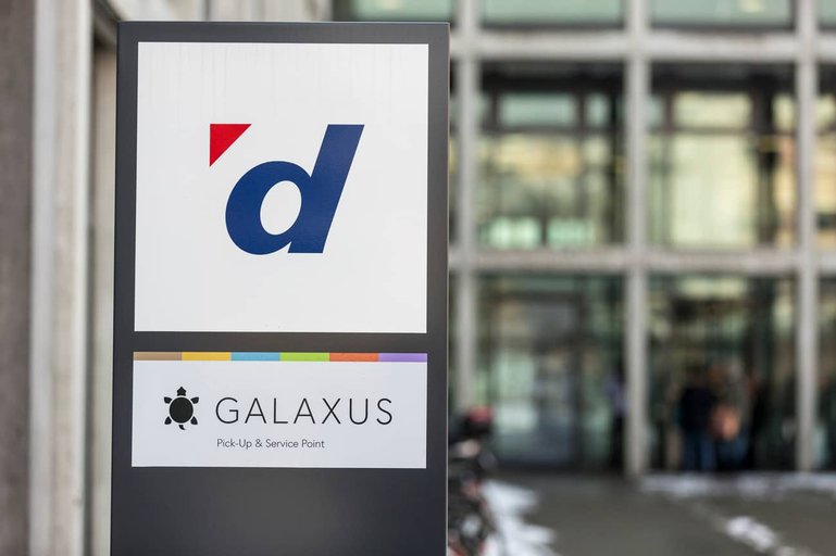 The company logos of Digitec and Galaxus, pictured on February 25, 2013, in front of a shop of Digitec AG in Zurich, Switzerland. Swiss company Digitec AG sells IT, entertainment electronics and telecommunications products, and manages both an online shop and traditional shops with showrooms. (KEYSTONE/Gaetan Bally)....Das Firmenlogo von Digitec und Galaxus, aufgenommen am 25. Februar 2013 vor einer Filiale der Digitec AG in Zuerich.