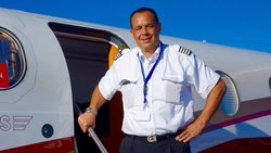 Rainer-Marc Frey: Der Milliardär und sein Privatflugzeug.