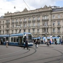 In Bankenhand - noch: Der Paradeplatz in Zürich.  Keystone