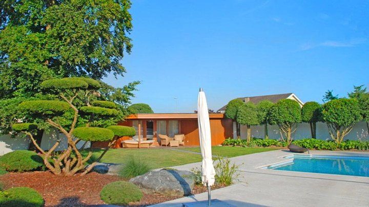 poolhaus-garten.jpg