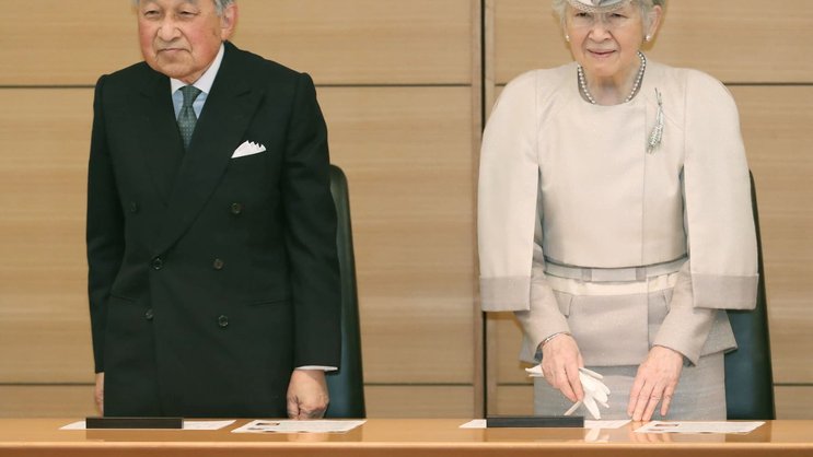 Kaiser Akihito und Kaiserin Michiko: Erstmals seit 200 Jahren dankt ein Kaiser ab und macht den Thron für seinen Sohn frei.