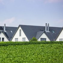 Wohnhäuser im Zürcher Unterland: Mit dem Systemwechsel zur Abschaffung des Eigenmietwerts dürfte die Spekulation mit selbstbewohntem Eigentum abnehmen.