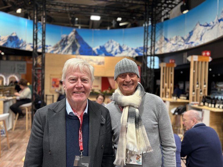 Denis Meier (l.) und Dany Varone präsentieren sich in Paris.