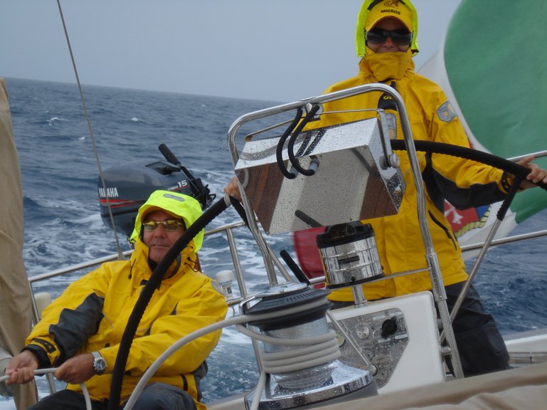 Carole Ackermann auf hoher See mit ihrem Mann Heinrich Fischer, mit dem sie die Risikokapitalfirma Diamondscull mitbegründet hat.