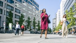 Europa in Zürich: Viele Expats arbeiten in der Zürcher Europaallee und geben im Businessviertel mit globalen Unternehmen ihr Geld aus.