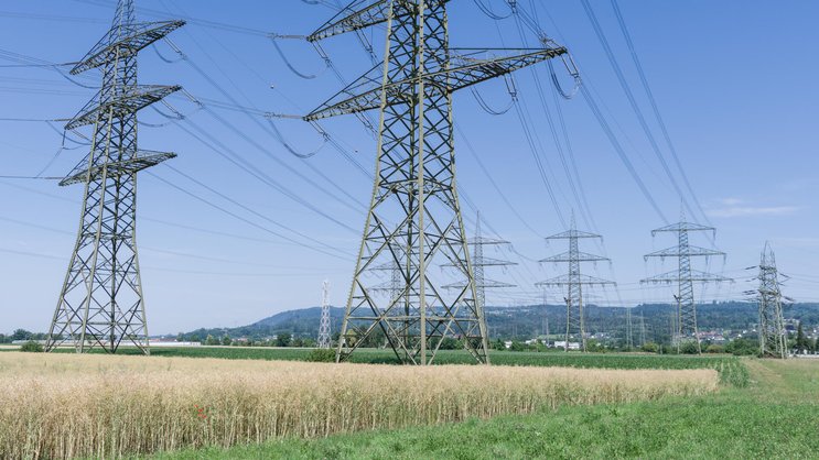 Über diese Leitungen fliesst der Strom von und nach Deutschland: Höchstspannungsnetz bei Laufenburg AG.