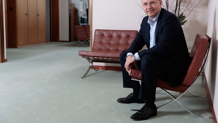 Severin Schwan: Schwaches Wachstum, auslaufende Patente, sinkender Aktienkurs - der Roche-Vormann ist gefordert.