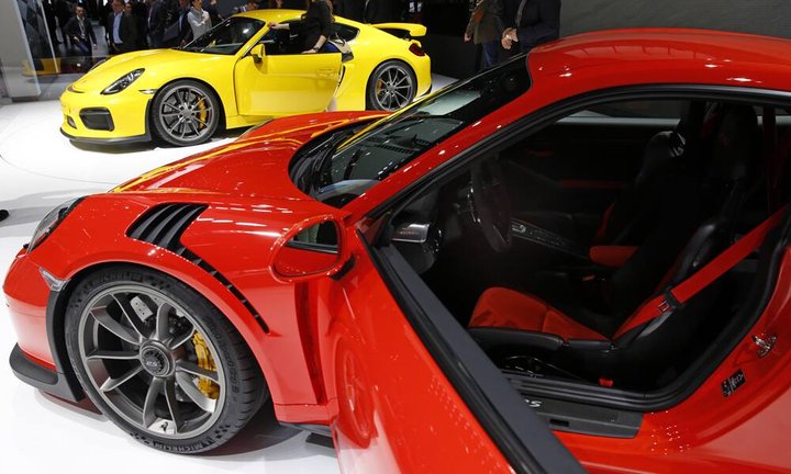 porsche_caymanngt4_porsche911gt3rs.jpg
