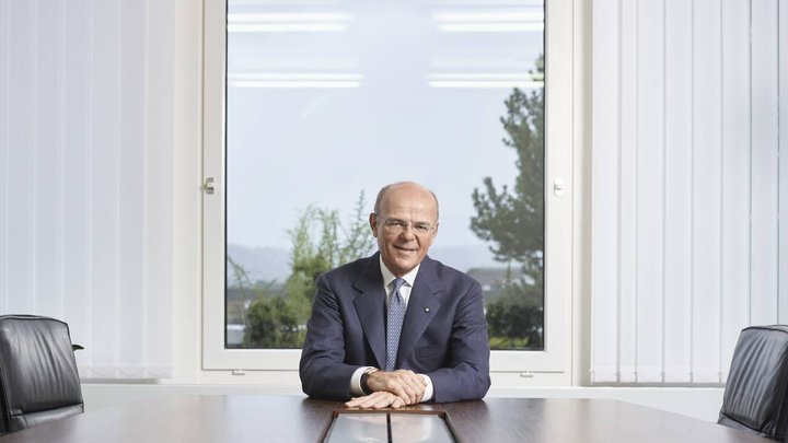 Portrait von Mario Greco, CEO der Zurich Insurance Group CEO, aufgenommen am Sitz in Zürich.
