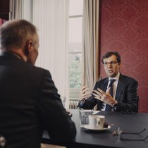 «In den letzten fünfzehn, zwanzig Jahren lag der Schwerpunkt der wirtschaftspolitischen Debatte vor allem auf Verteilungs- und Gerechtigkeitsfragen», sagt Christoph Schaltegger im Gespräch mit Handelszeitungs-Chefredaktor Markus Diem Meier.