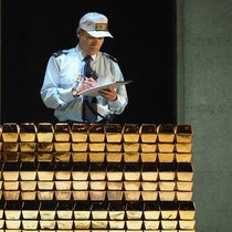Objekt der Begierde: Die Nachfrage nach dem Edelmetall kommt im Moment vor allem aus der Finanzindustrie. Diese investiert in liquide, mit Gold hinterlegte ETFs. Allein für den ETF SPDR Gold Shares werden 1251 Tonnen Gold gebunkert.