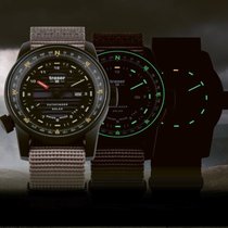 Die Stundenindizes der Uhr P68 Pathfinder Solar leuchten im Dunkeln.