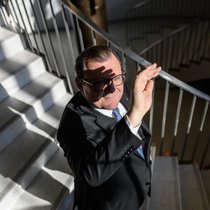 Als eine der letzten grossen Schweizer Uhrenmarken befindet sich Patek Philippe bis heute in Privatbesitz. Die Familie Stern steht mit 4,5–5 Milliarden Franken Vermögen an der Spitze der Schweizer Uhrenbranche.