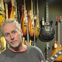 Patrick Geser ist Inhaber von Gitarren Total in Zürich.