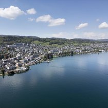 Im vierten Quartal 2025 war fast die Hälfte aller Eigenheimkäufe am Zürichseeufer Neubauten.