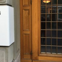 Eingang zum Hauptsitz von Orell Füssli in Zürich Wiedikon.