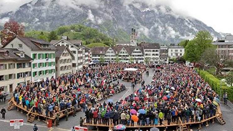 Der Kanton Glarus brilliert durch hohe Interaktivität mit seinen Bürgern – an der Landsgemeinde ebenso wie auf Facebook.